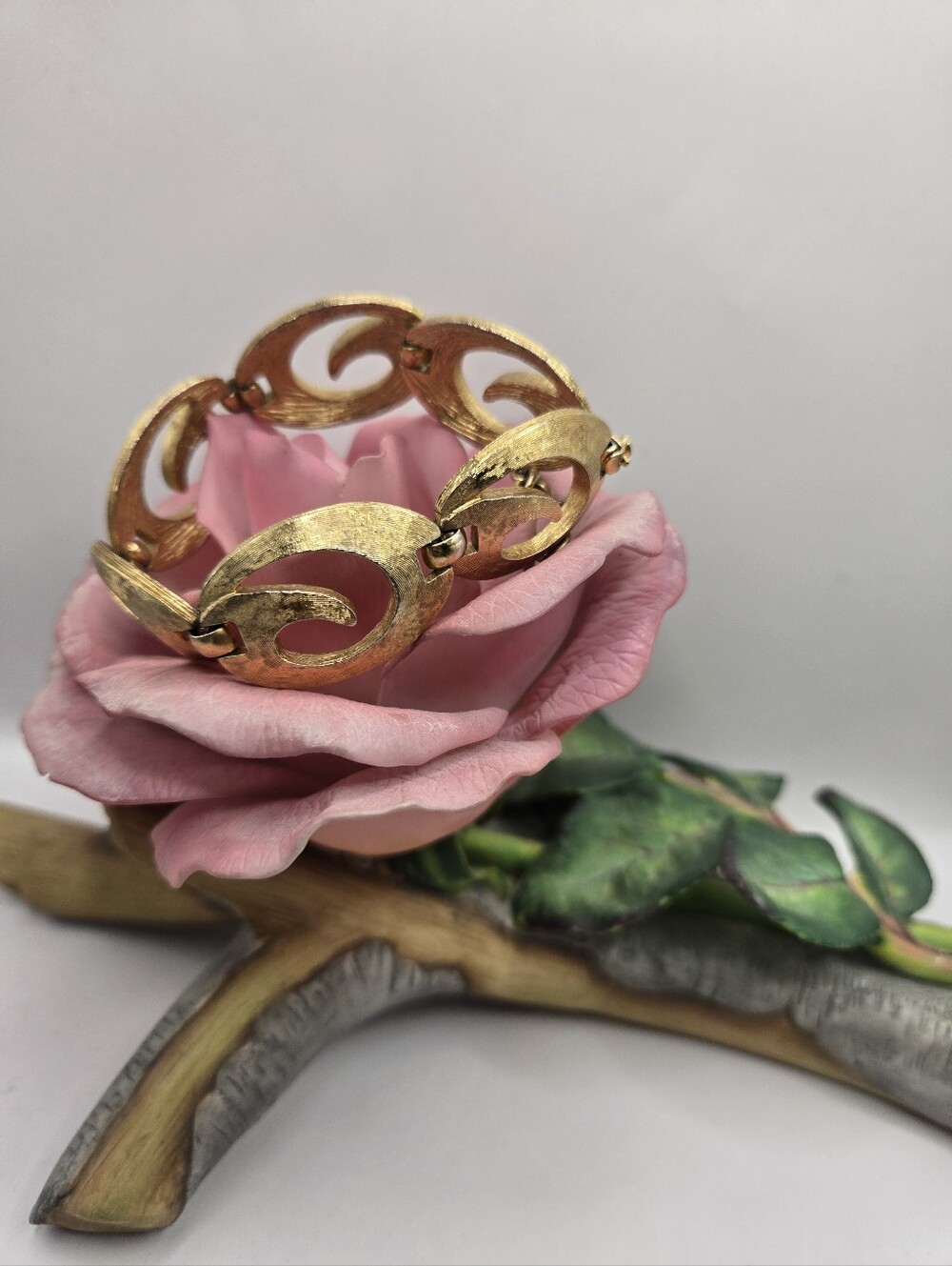 Vintage Monet Gold-Tone Oval Link Bracelet with Swirl Cutouts - Women Jewelry